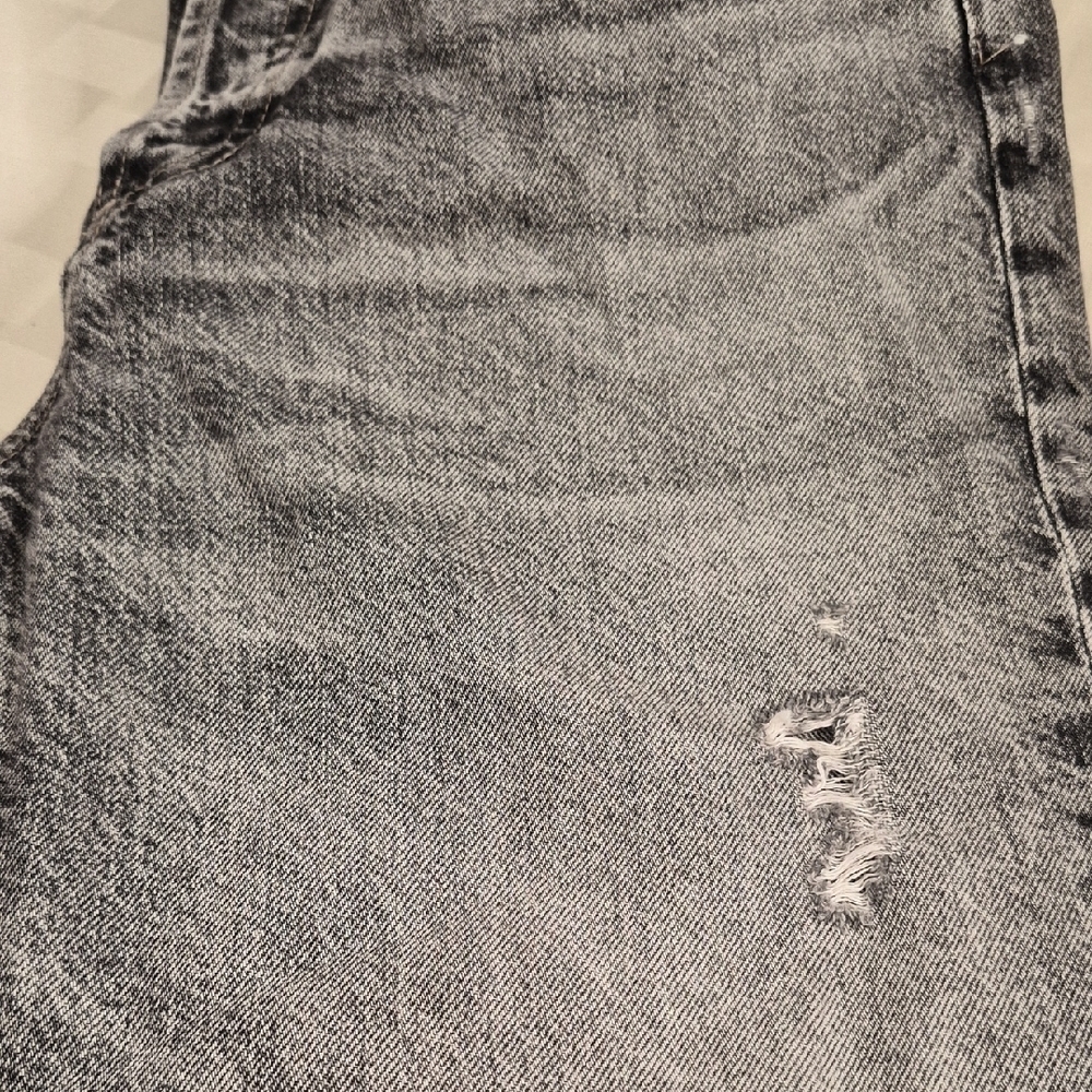 Woman's Gray Straight Jeans - Picture 16 of 16